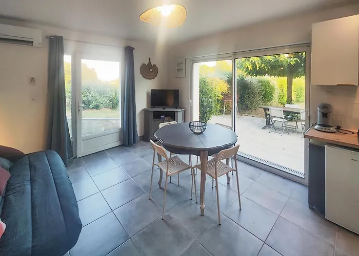 Appt Avec Jardin Prive דירה